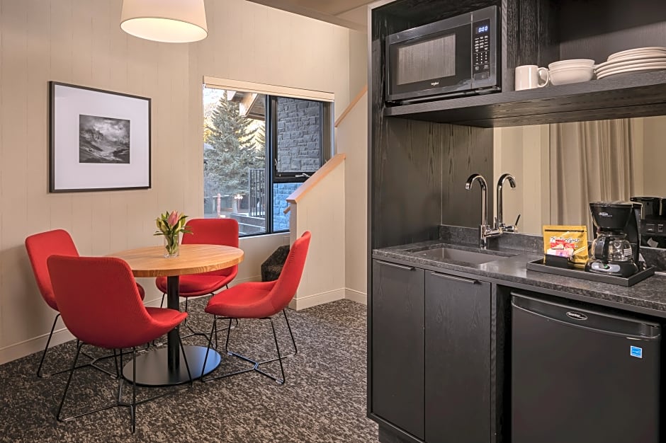 Peaks Hotel and Suites