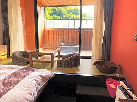 Deluxe Twin Room with Open-Air Bath