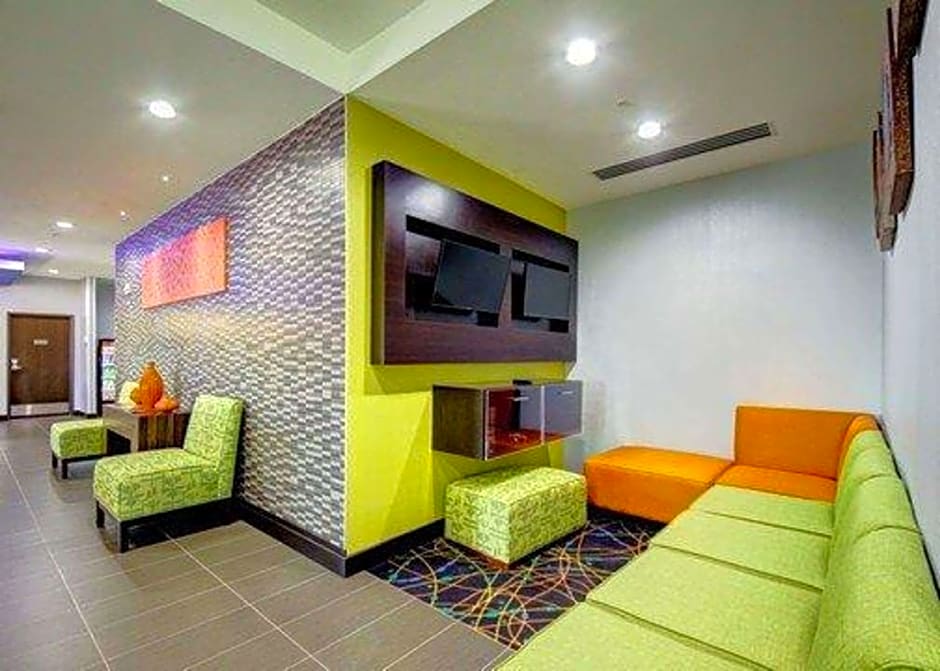 Comfort Inn & Suites Tulsa I-44 West - Rt 66