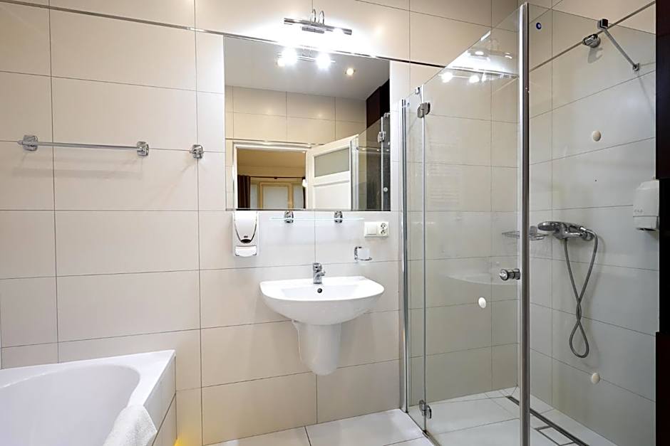 Dworek Różany Hotel & Restauracja