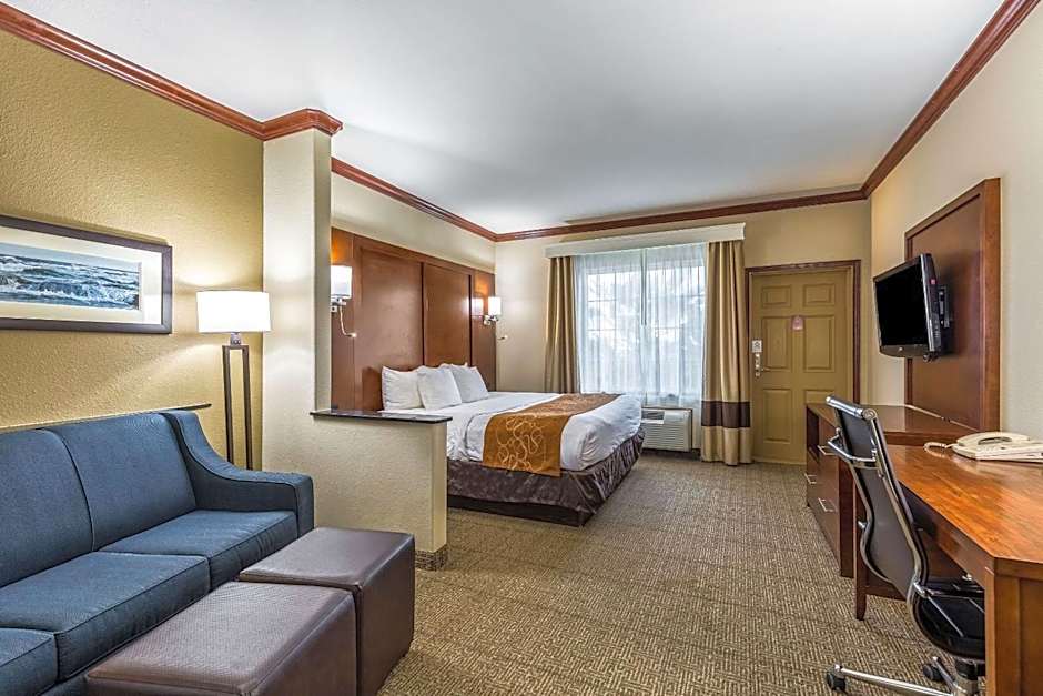 Comfort Suites Galveston Cruise Port Area - Beachside