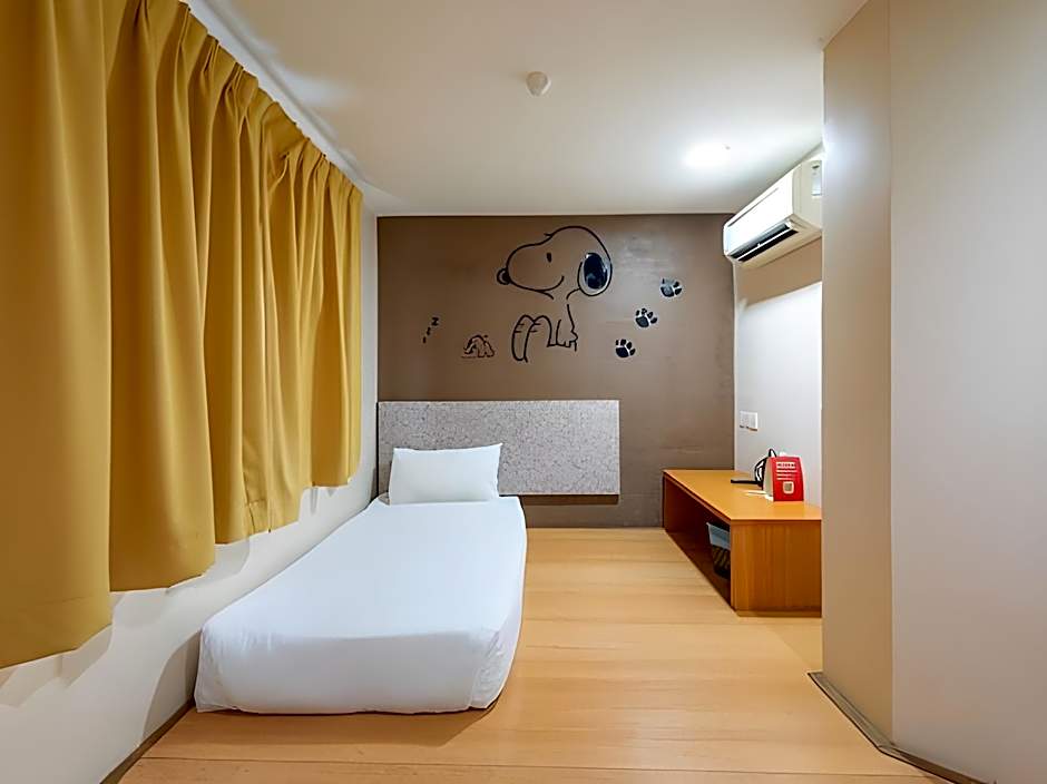 Swing & Pillows @ PJ SS2