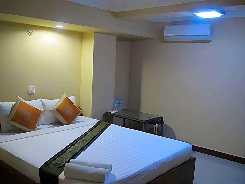 Golden Noura Villa-Pub & Restaurant