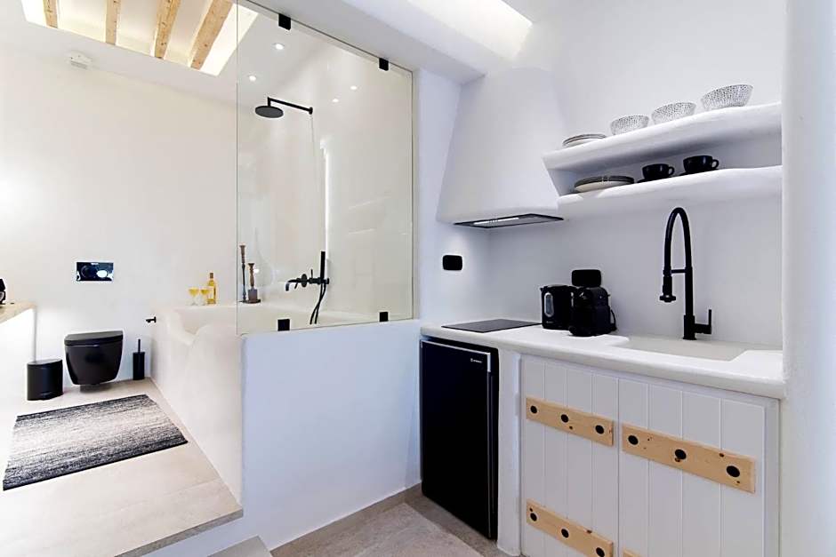 Portara Seaside Luxury Suites