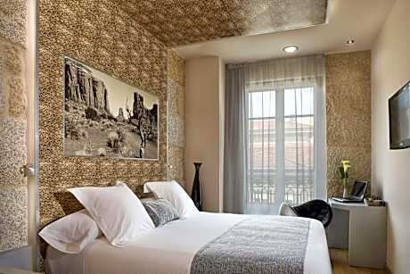 Family room capacity 1