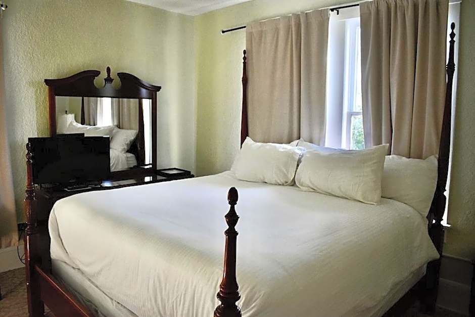 The DeLand Hotel