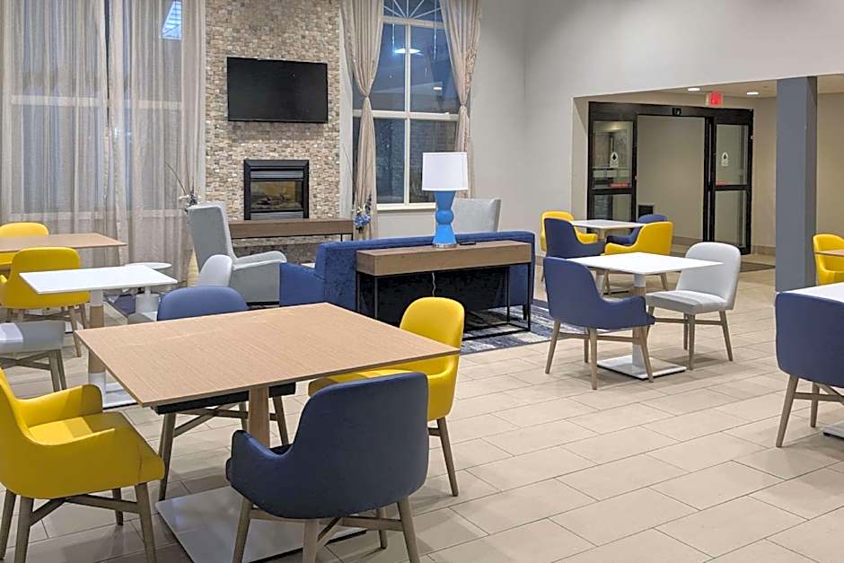 Comfort Inn & Suites Sharonville - Cincinnati North