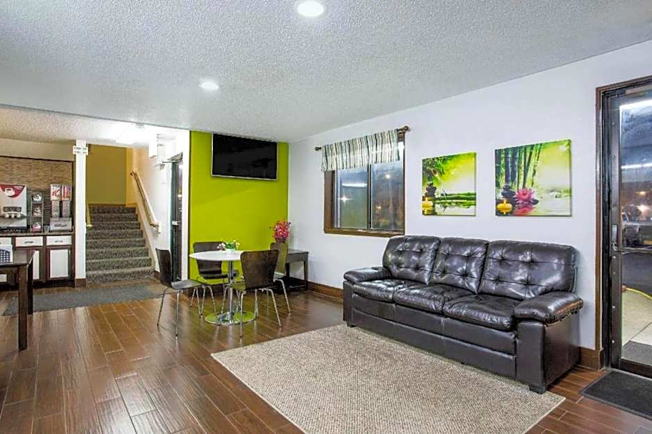 Super 8 by Wyndham Franklin