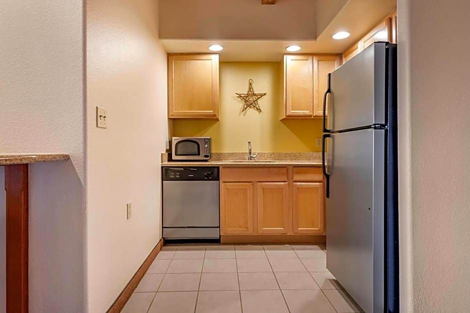 Mountain Edge Suites at Sunapee, an Ascend Collection Hotel