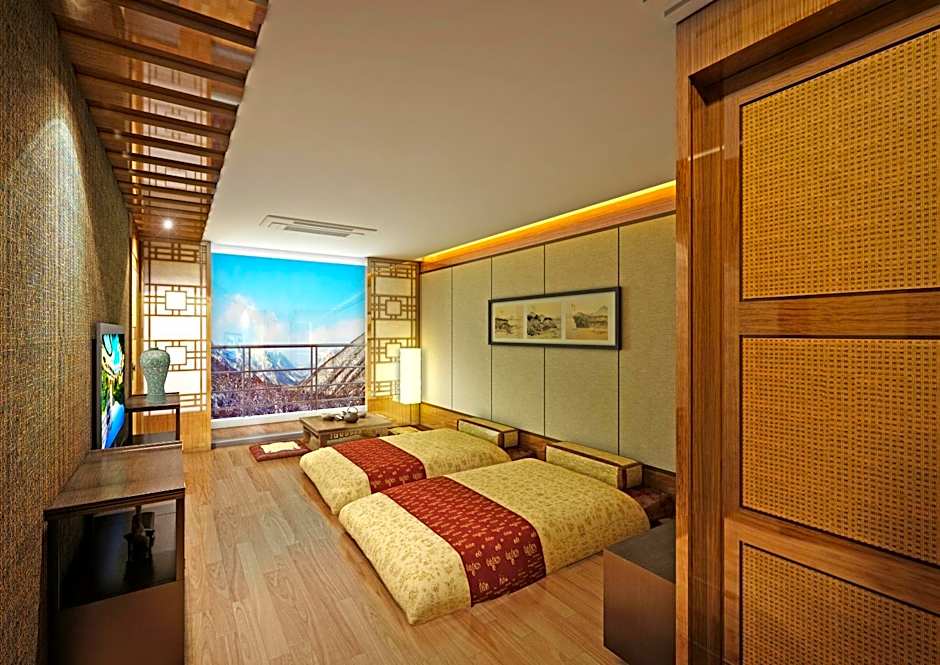 Traum Valley Hotel - formerly jeongseon intoraon hotel