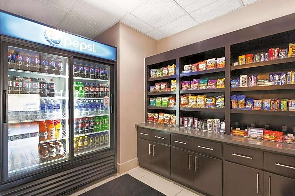 La Quinta Inn & Suites by Wyndham Tampa South