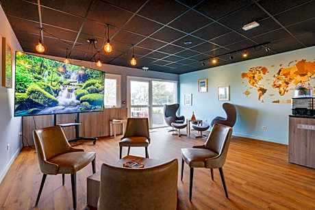 Kyriad Lyon Est - Saint Bonnet De Mure