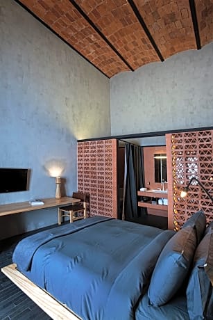 Single queen size bed