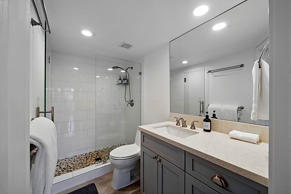 Central Kihei Gem! 3-Min Walk to the Beach & Shops