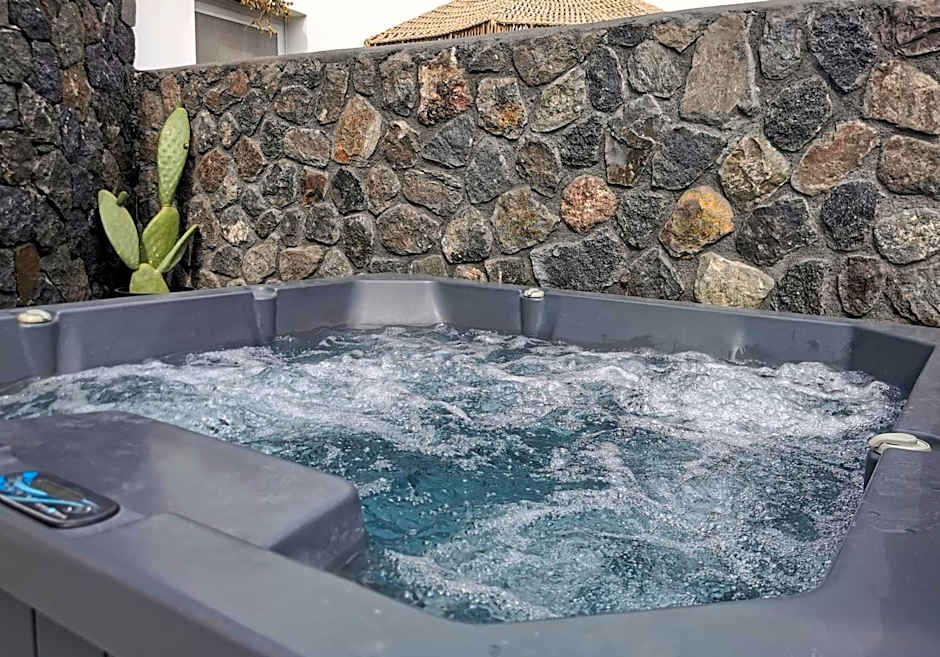 Alafropetra Luxury Suites