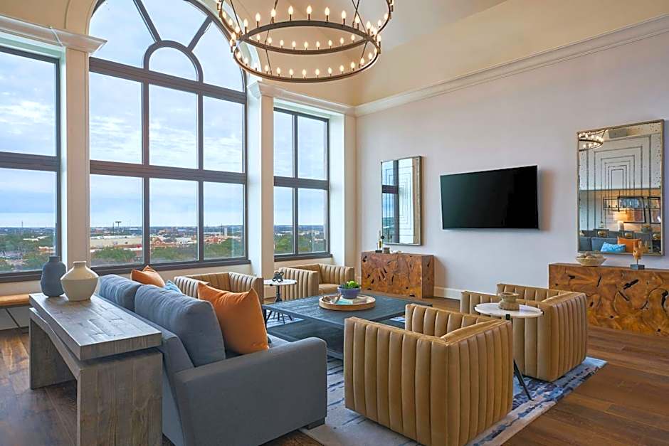 Renaissance by Marriott Austin Hotel