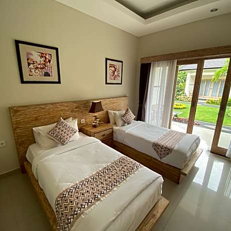 Twin Room with Balcony