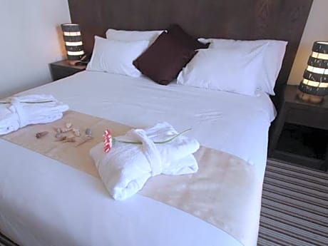 Deluxe Family Room (2 Adults + 2 Children)