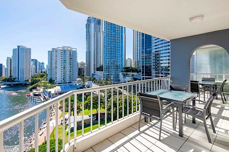 Moorings On Cavill Surfers Paradise