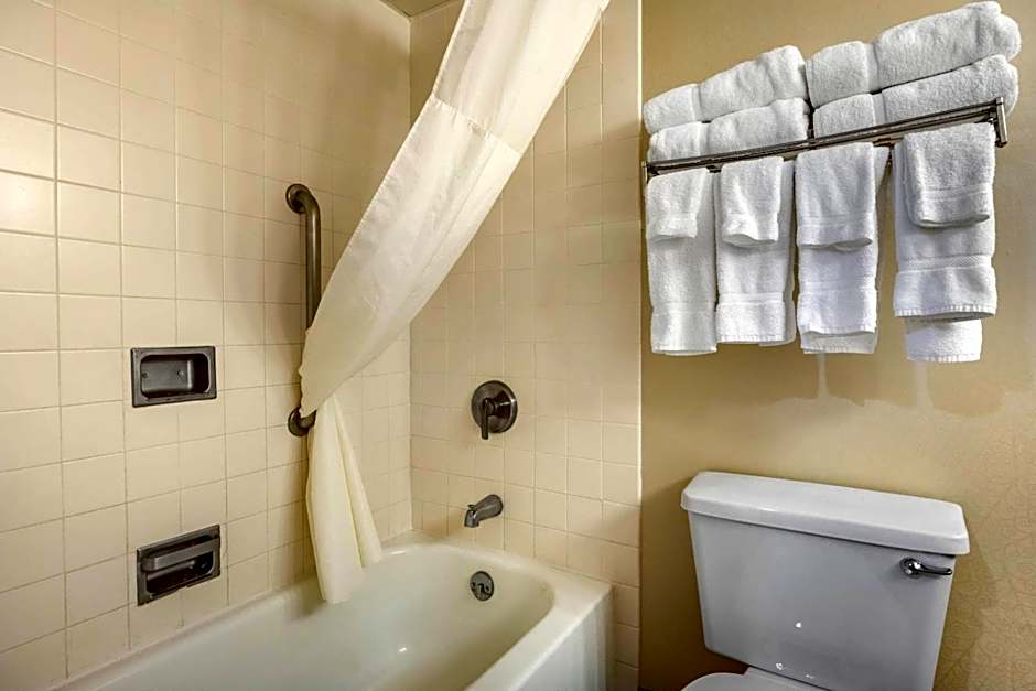 Clarion Hotel Conference Center on Lake Erie