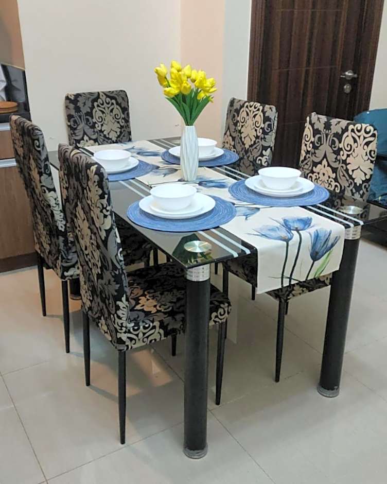 Bayfront Suite in Pasay, Manila Near NAIA Terminal, PICC, Star City, MOA and US Embassy - Pet-Friendly, Free Pool, Wi-Fi & Netflix