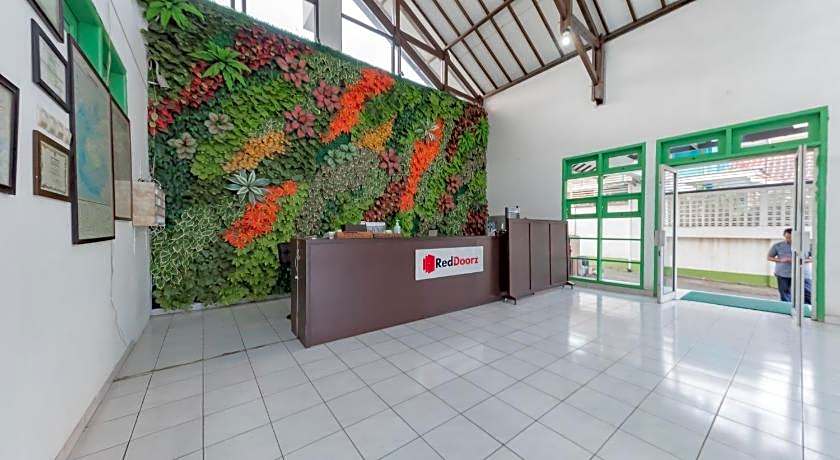 RedDoorz @ Jalan R.E. Martadinata Sukabumi