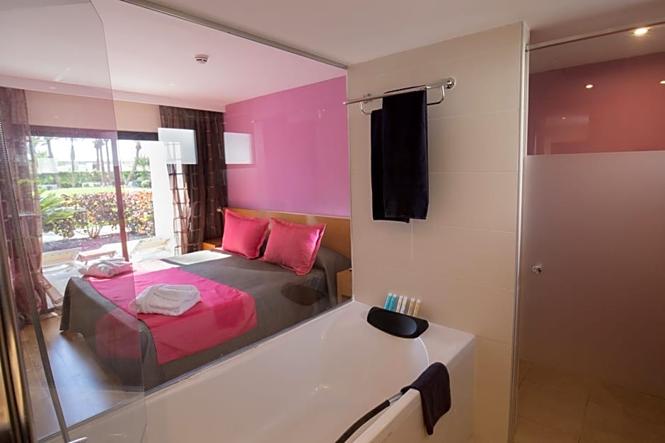 R2 Romantic Fantasia Suites - Adults Only