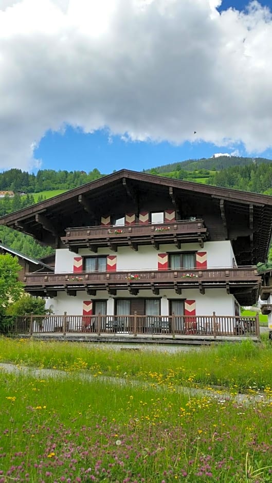 Bhome Gästehaus b&b / Apartments