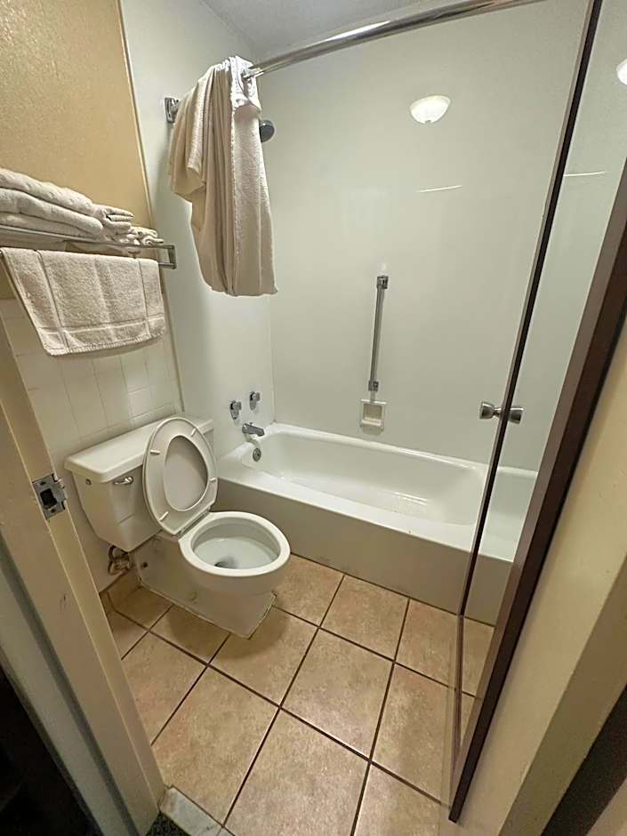 Hotel Red Rose by Townhouse Covington I-64