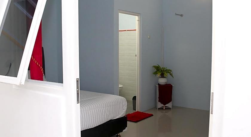 RedDoorz Syariah near Suncity Mall Madiun