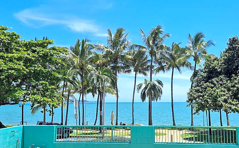 Emthree Seaside Apartments