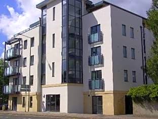 Cheltenham Plaza Apartments