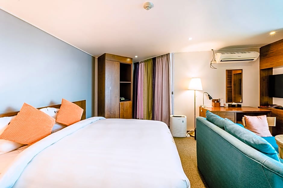 Benikea Chaeseokgang StarHills Hotel