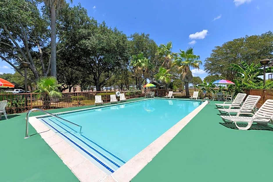 Americas Best Value Inn & Suites Victoria