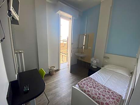 Single Room with Shared Bathroom