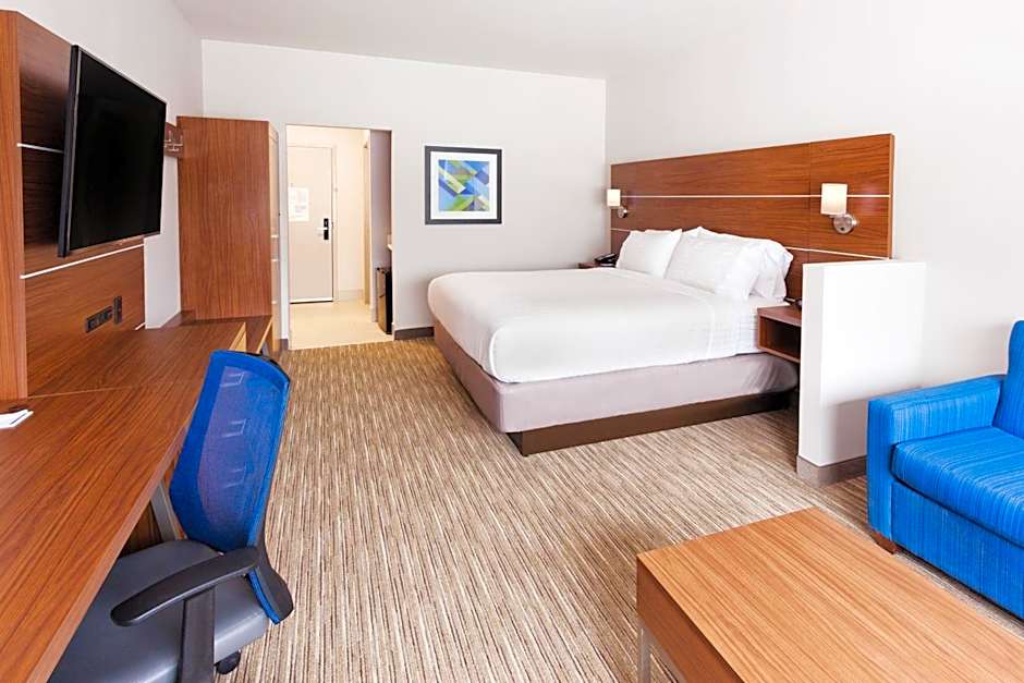 Photo 1 of 7 of 1 King Bed Suite, Accessible