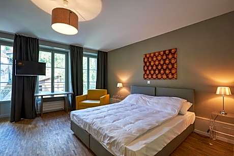One-Bedroom Family Suite with Kitchenette