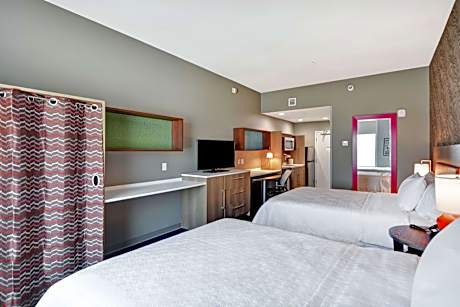 1 Queen Bed Premium Studio Suite Nonsmoking