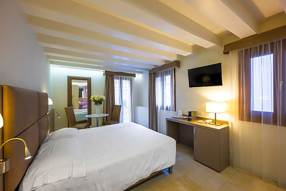 Leone Hotel