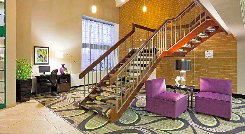 La Quinta Inn & Suites by Wyndham Oshkosh
