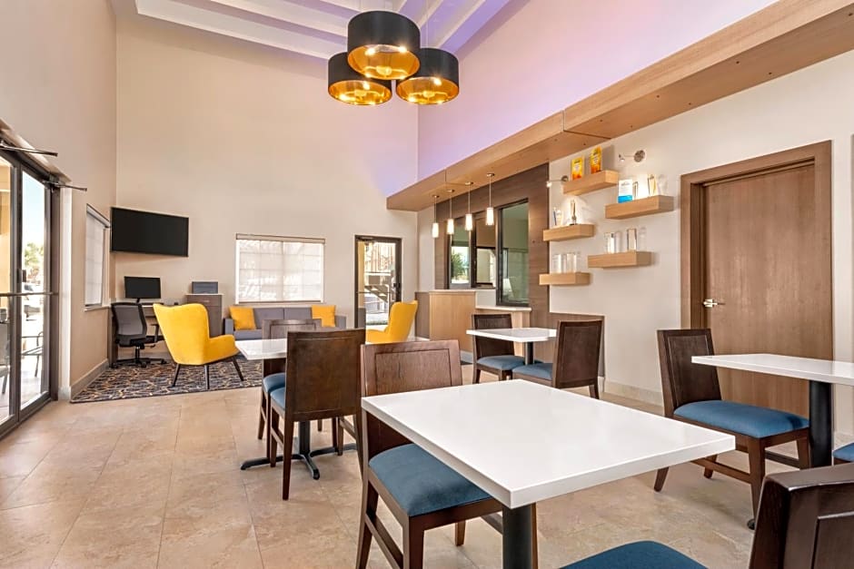Days Inn & Suites by Wyndham Houston Hobby Airport