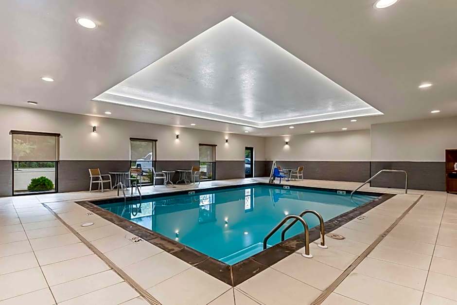Comfort Suites