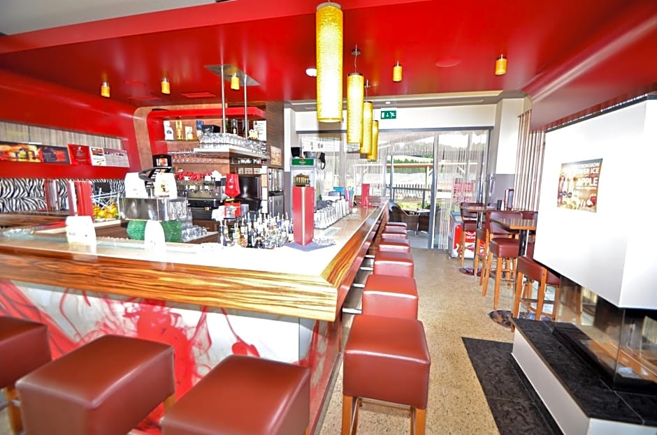 G.H. Knoll "Proellhofer" Cafe Bar Hills