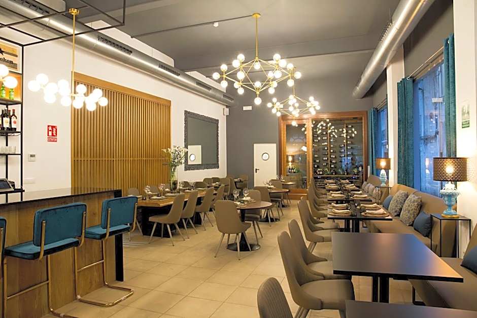 Quart Youth Hostel & Apartments