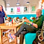 Follow the Sun Boutique Hostel - Pool, Breakfast & Sea Views