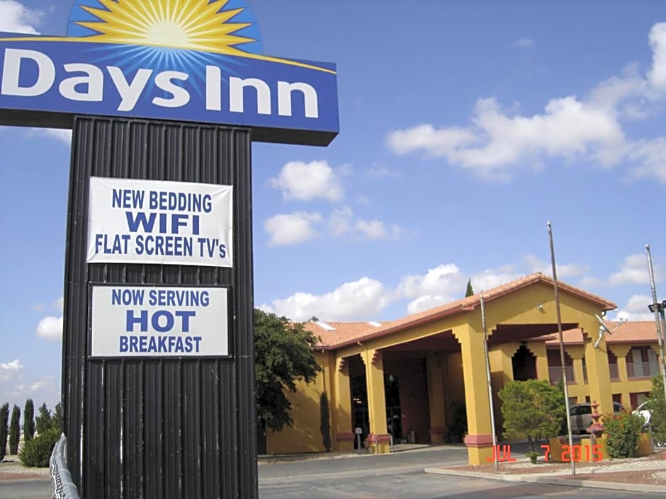 Days Inn by Wyndham Carlsbad