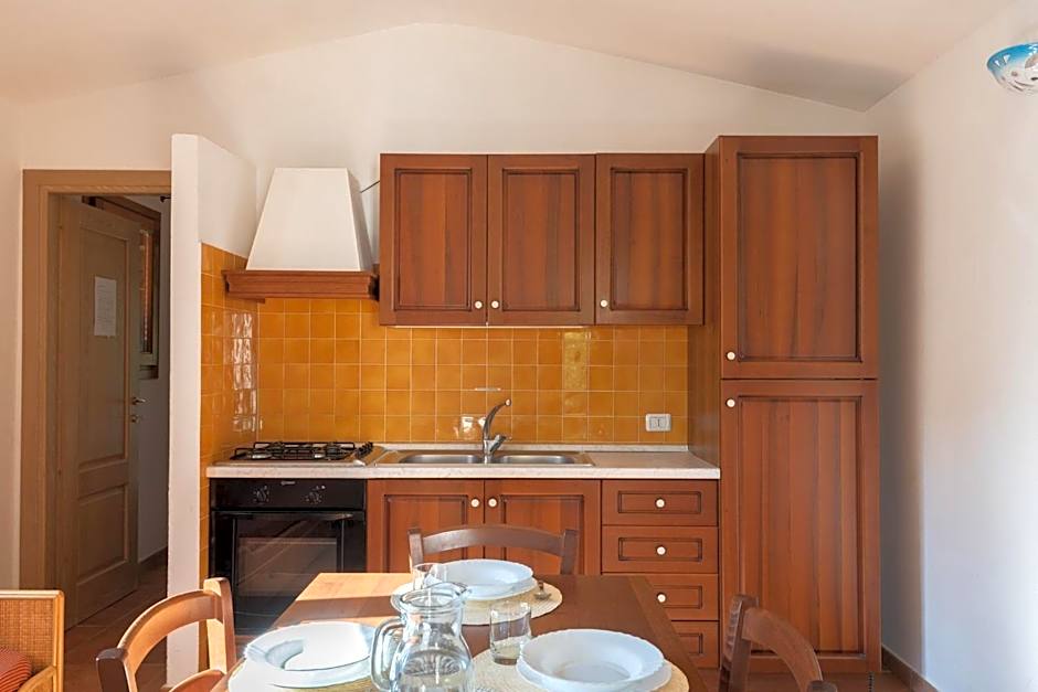 Residence con piscina a Tanaunella a 1500 m dal mare