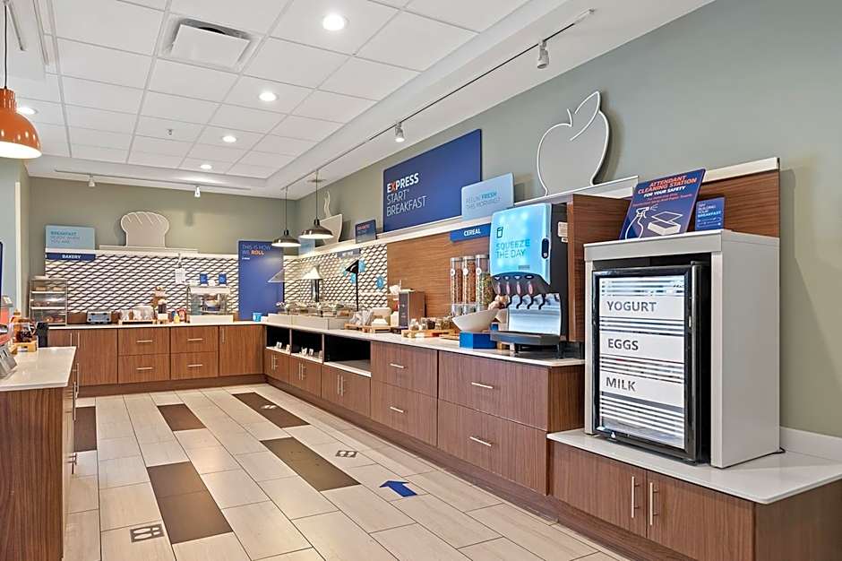 Holiday Inn Express & Suites Macon North By IHG