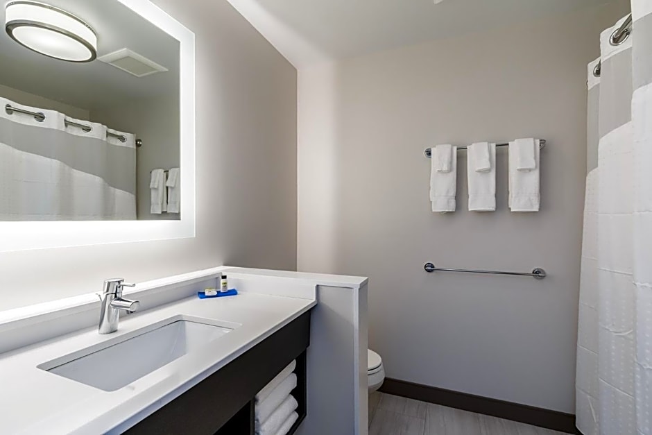 Holiday Inn Express and Suites- South Bend Casino By IHG