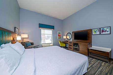 King Room with King Bed - Non-Smoking